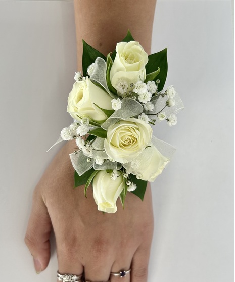 5 Bloom Spray Rose Wrist Corsage